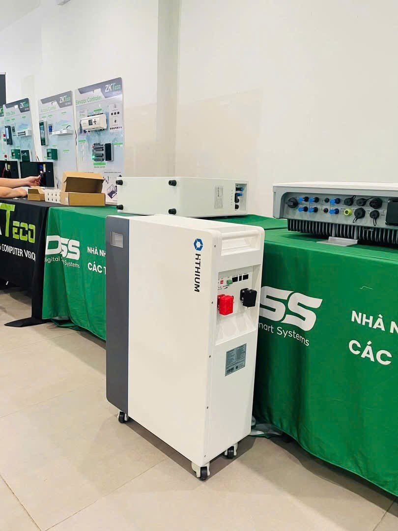 Gian trưng bày pin lưu trữ và biến tần của TMT Solar